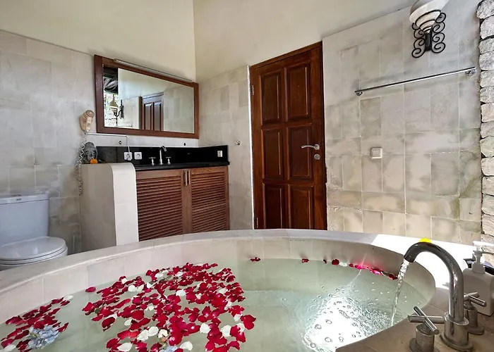 Yauda - Charming 3br W/private Pool & Garden